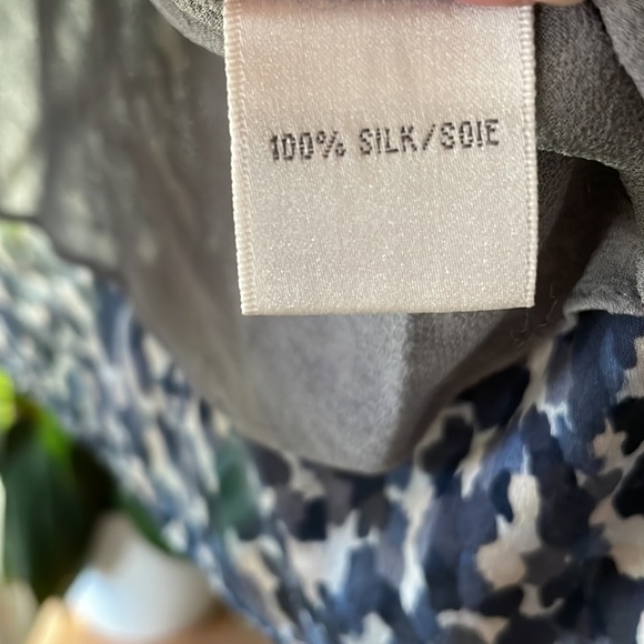 100% Silk Chiffon Abstract Animal Print Ruffle Blouse - Picture 5 of 6